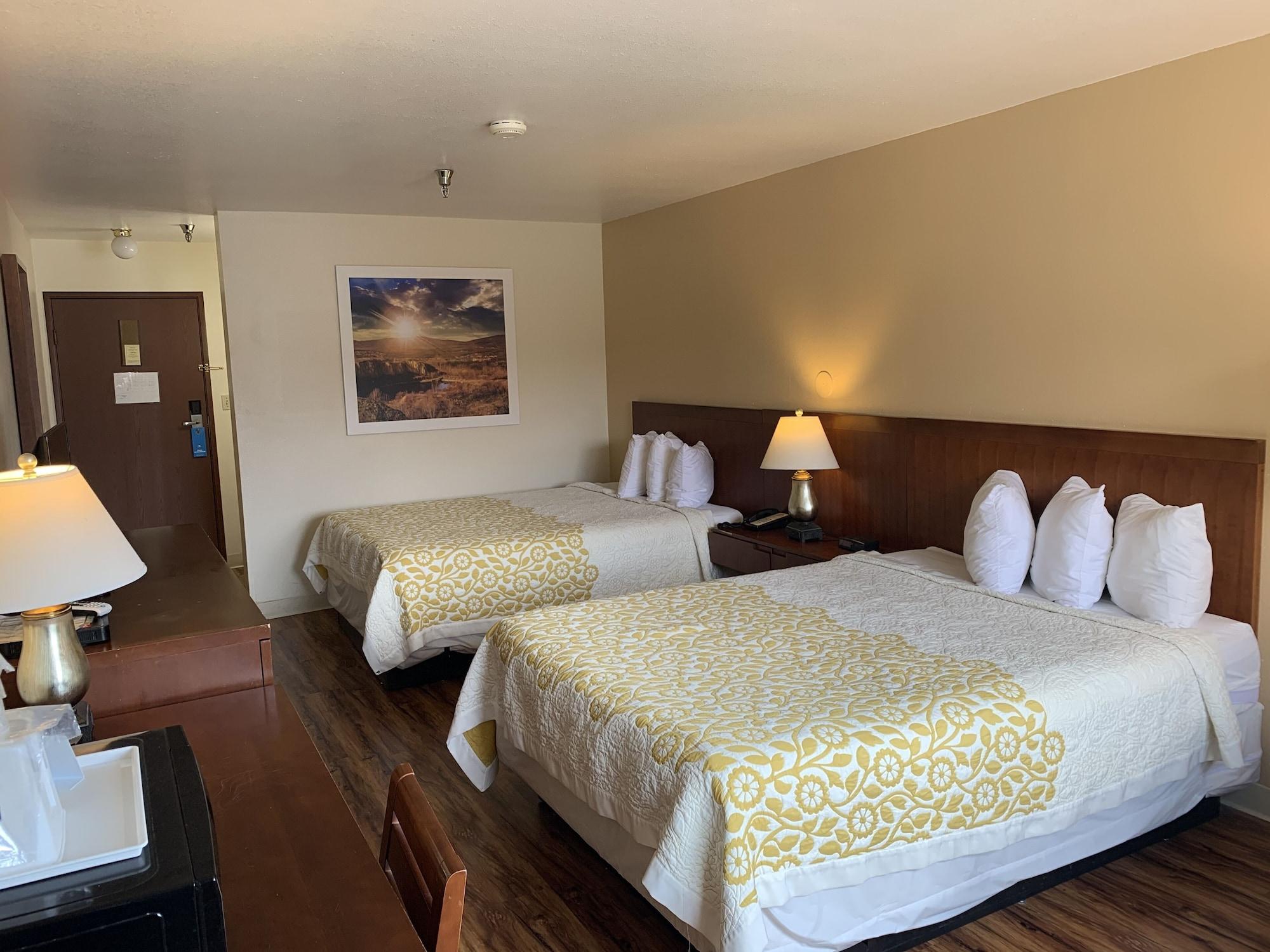 Days Inn By Wyndham เทาส์ ภายนอก รูปภาพ