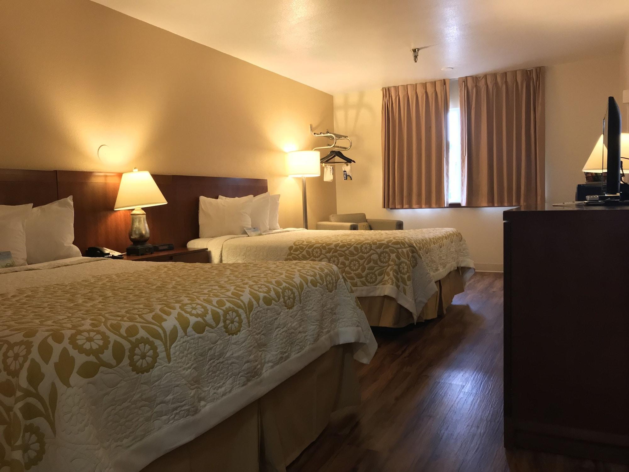 Days Inn By Wyndham เทาส์ ภายนอก รูปภาพ