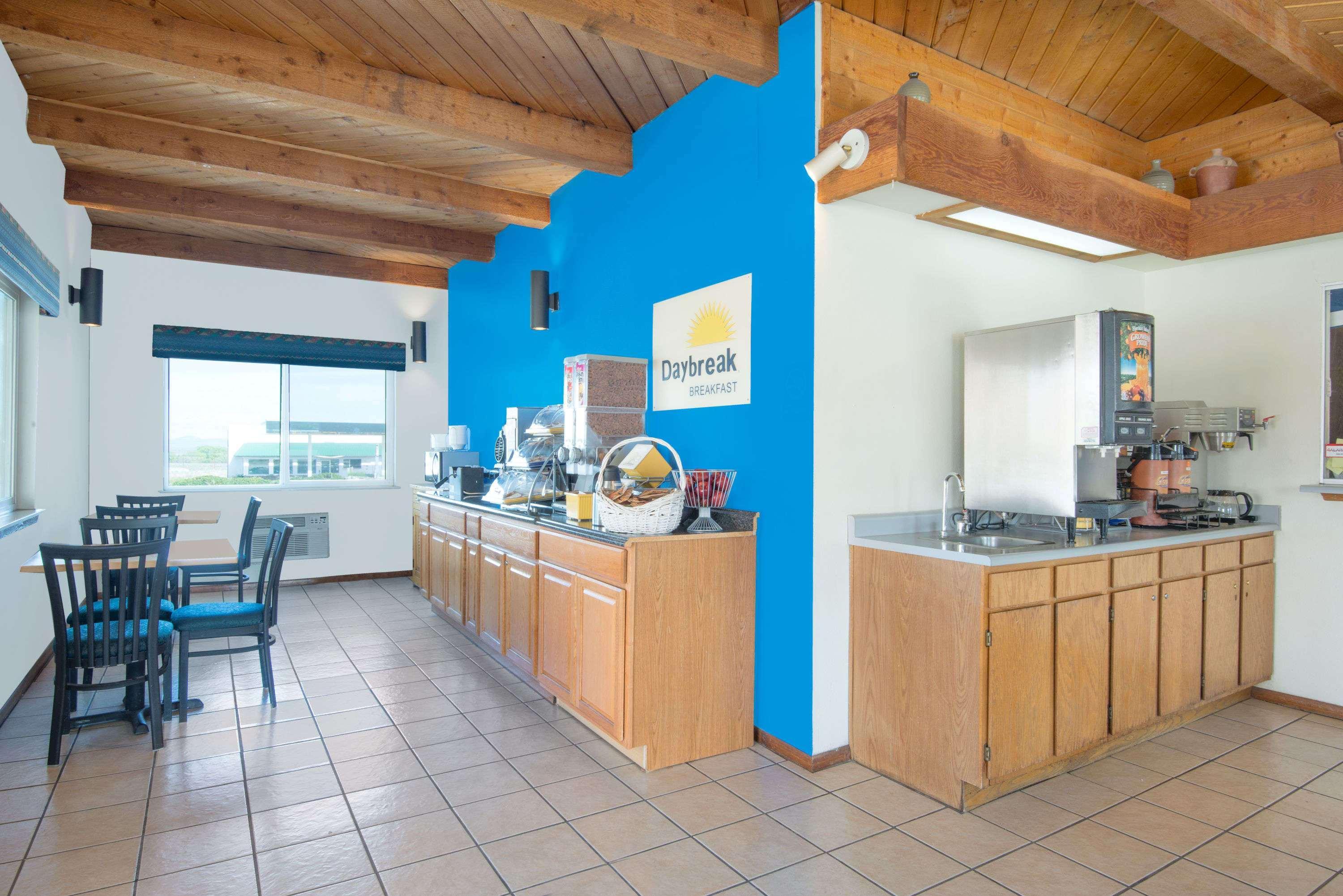 Days Inn By Wyndham เทาส์ ภายนอก รูปภาพ