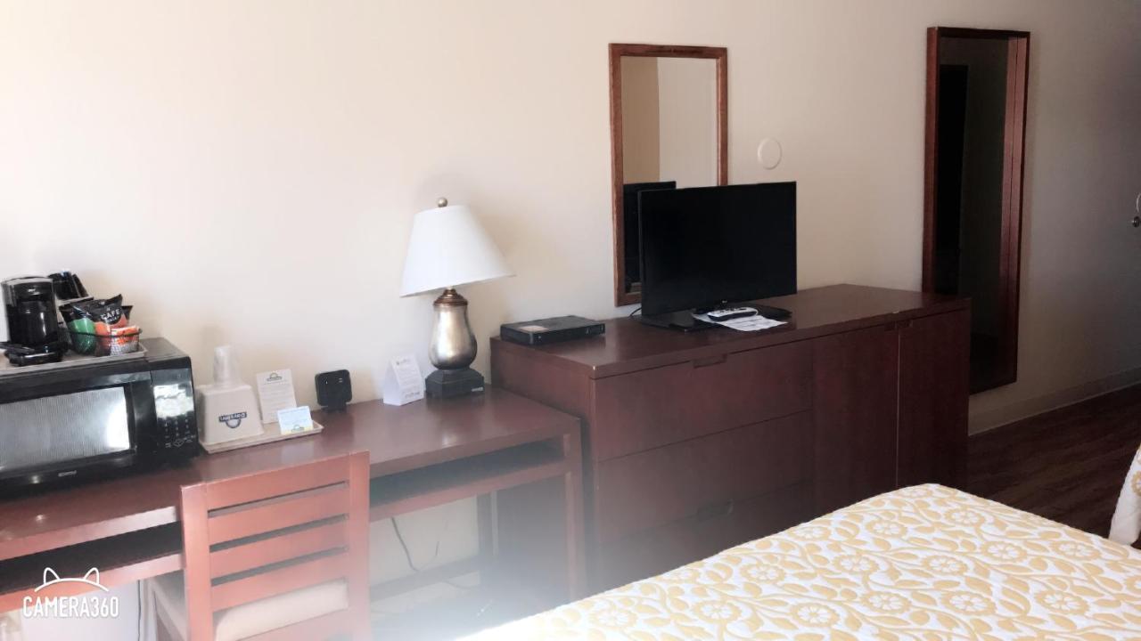 Days Inn By Wyndham เทาส์ ภายนอก รูปภาพ