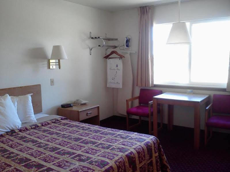 Days Inn By Wyndham เทาส์ ภายนอก รูปภาพ