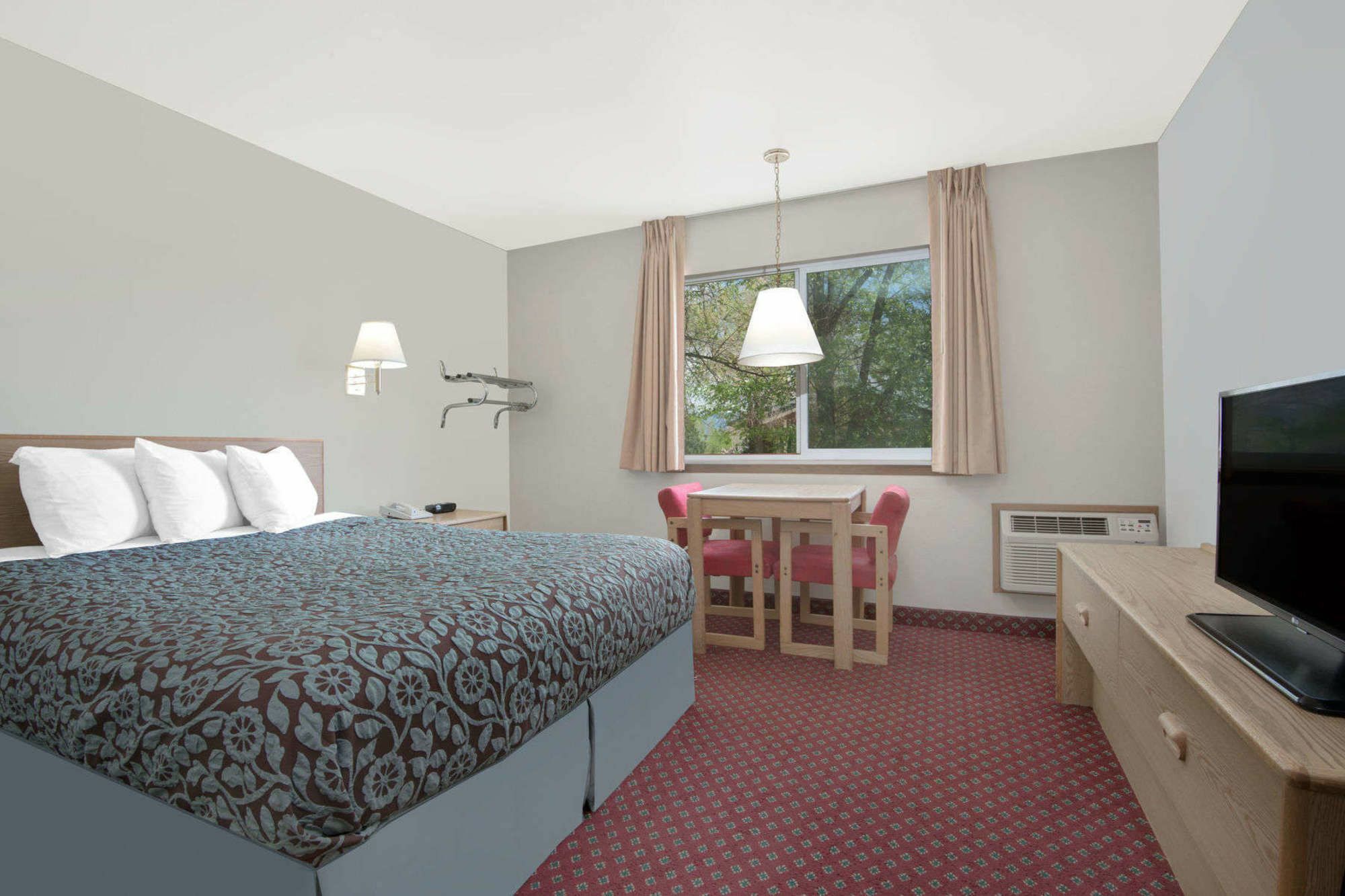 Days Inn By Wyndham เทาส์ ภายนอก รูปภาพ